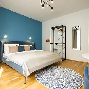 Bright Stylish In A Location Appartement